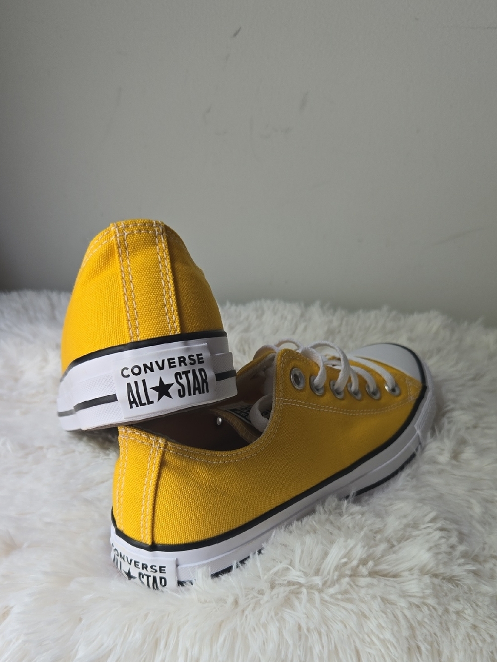 Converse Chuck Taylor All Star Yellow Ox Sneakers Women US 8 Style: 130129F - Picture 2 of 4